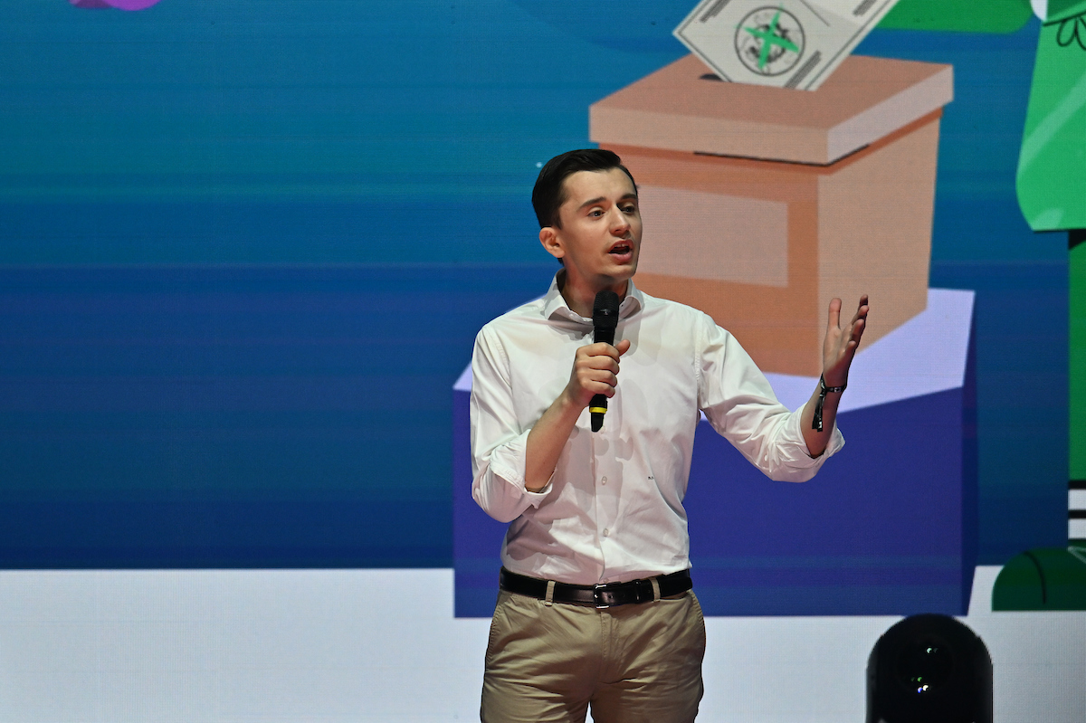Dika apre il Next Generation Fest: “Siamo qui per cambiare tutto”